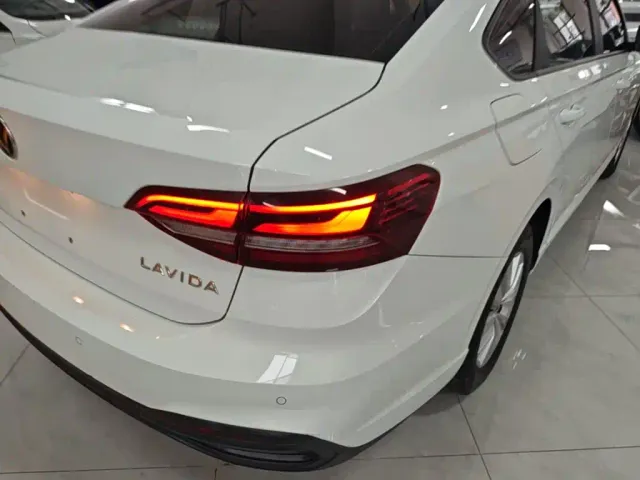 Volkswagen Lavida — Фото автомобиля 7