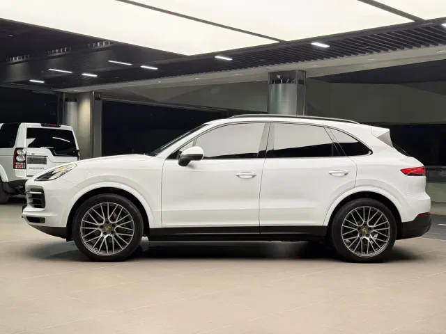 Porsche Cayenne — Фото автомобиля 3
