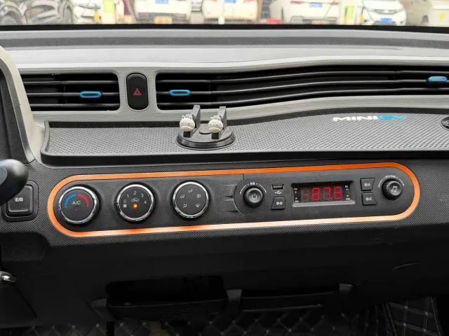 Wuling Hongguang Mini EV — Фото автомобиля 8