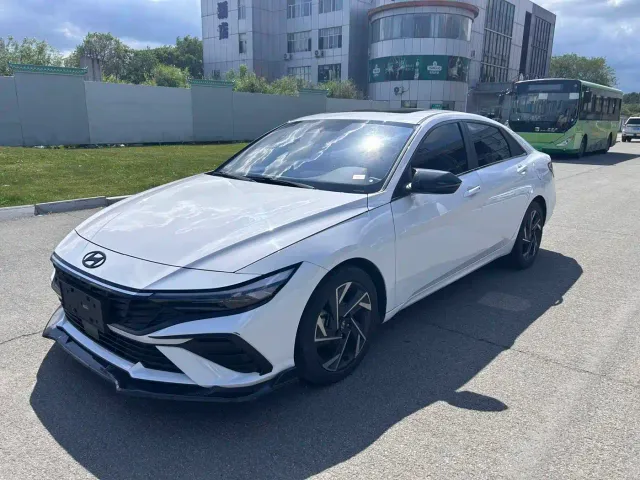 Hyundai Elantra — Фото автомобиля 2
