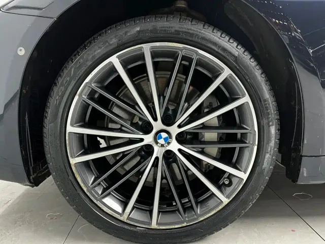 BMW 5 Series — Фото автомобиля 17