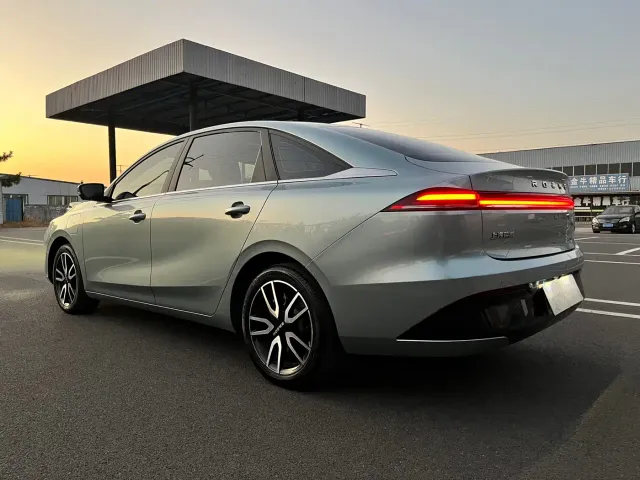 Roewe D6 — Фото автомобиля 19