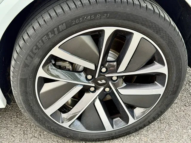 Li Auto L7 — Фото автомобиля 13