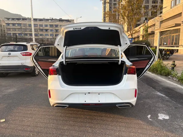 Changan Eado — Фото автомобиля 10