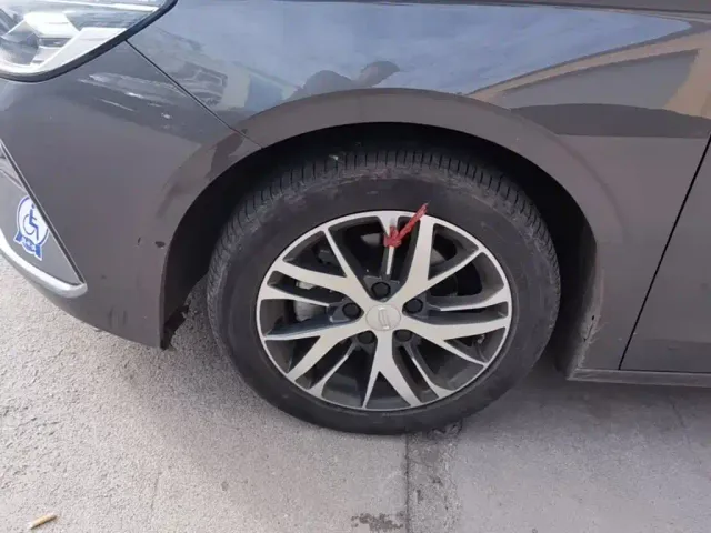 Geely Emgrand — Фото автомобиля 22