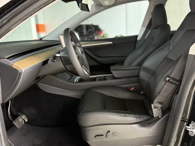 Tesla Model Y — Фото автомобиля 12