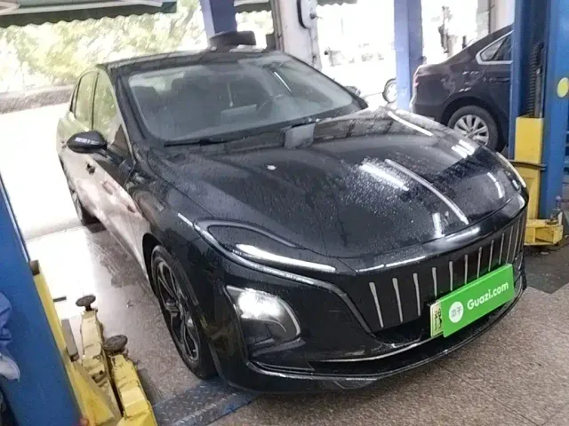 Hongqi E-QM5 — Фото автомобиля 3