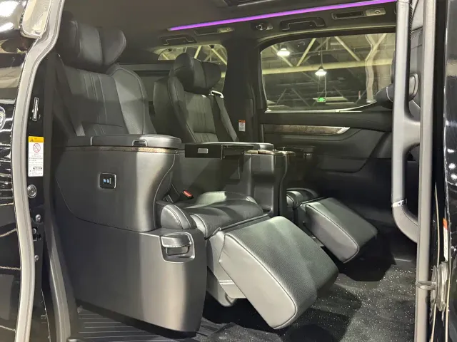Toyota Alphard — Фото автомобиля 11