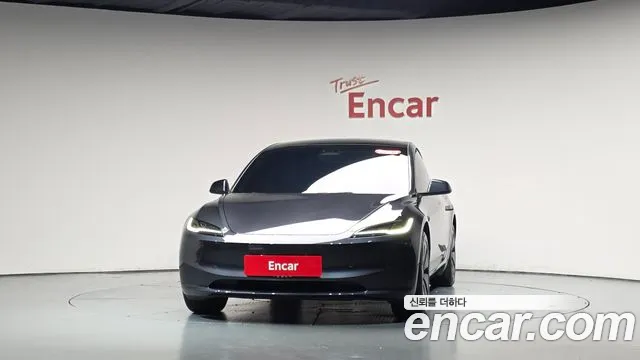 Tesla Model 3 — Фото автомобиля 3