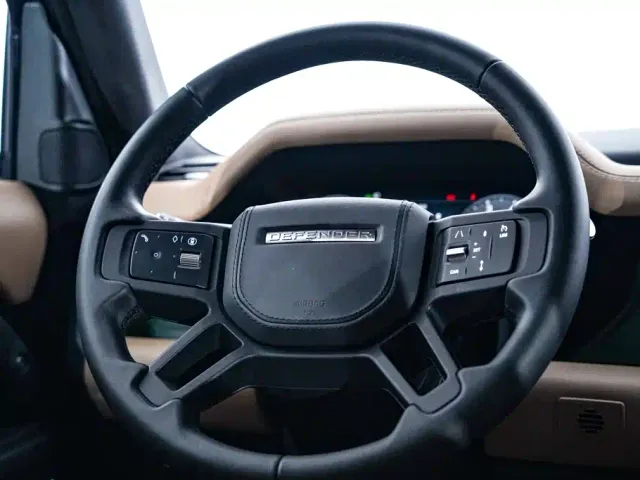 Land Rover Defender — Фото автомобиля 15