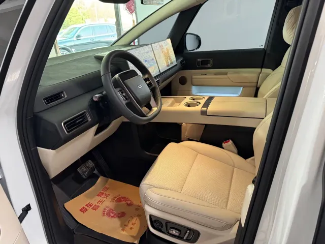 Li Auto MEGA — Фото автомобиля 7