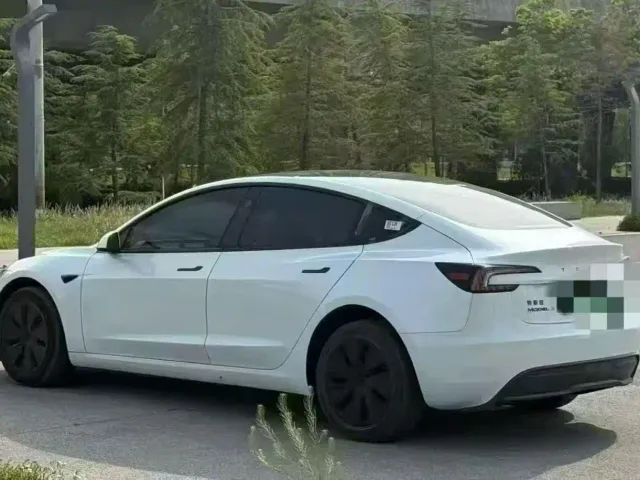 Tesla Model 3 — Фото автомобиля 7