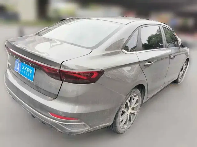 Geely Emgrand — Фото автомобиля 5