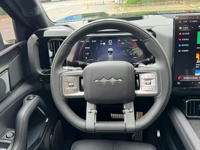 BYD FangChengBao Leopard 8 — Фото автомобиля 9
