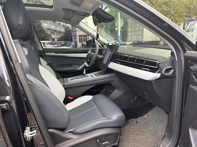 Geely Boyue L — Фото автомобиля 13