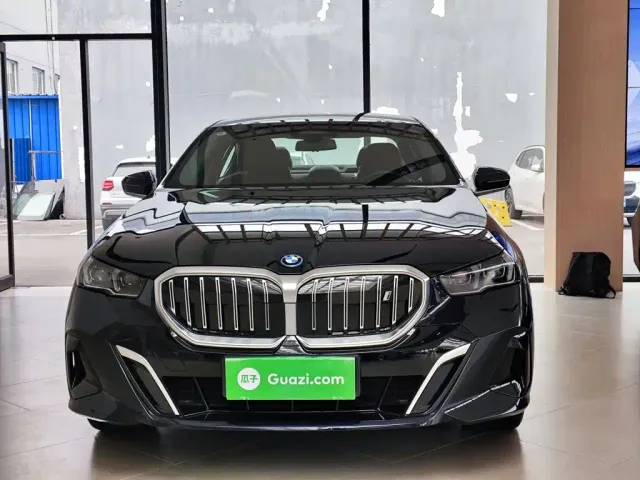 BMW i5 — Фото автомобиля 2