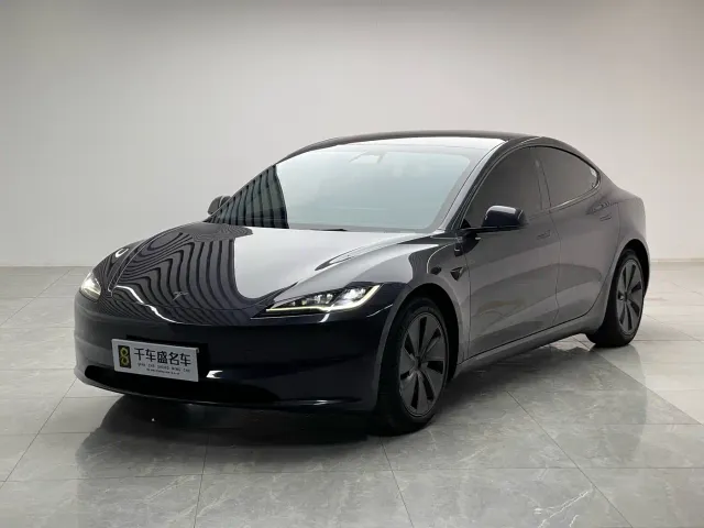 Фотография автомобиля — Tesla Model 3