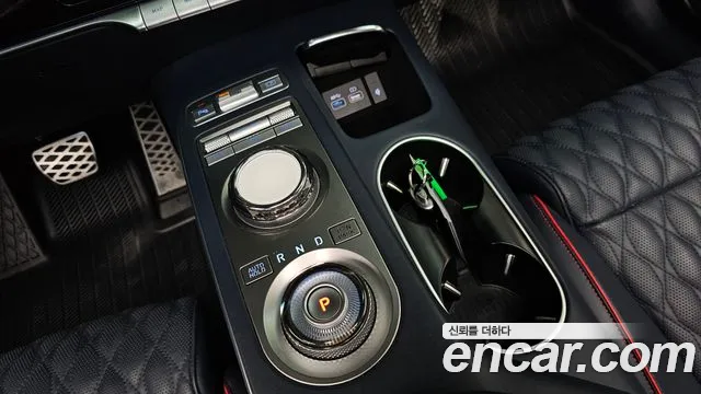 Genesis GV70 — Фото автомобиля 12