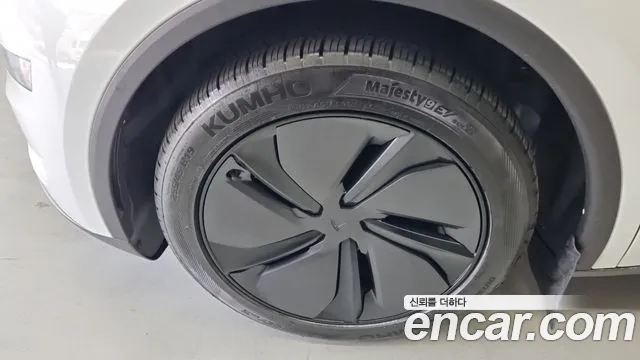 Tesla Model Y — Фото автомобиля 5