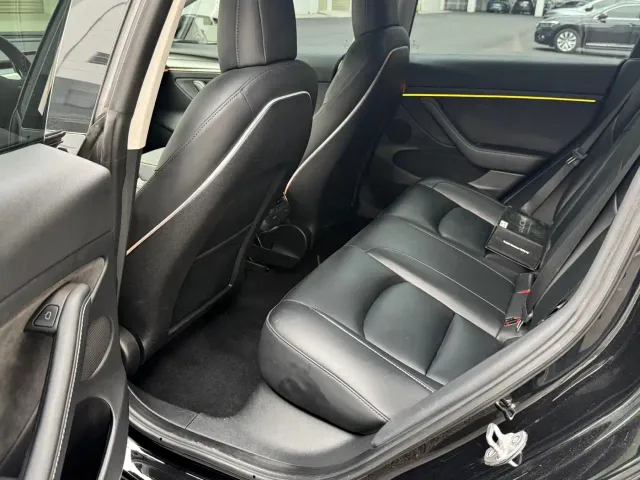Tesla Model 3 — Фото автомобиля 8