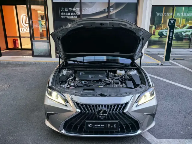 Lexus ES — Фото автомобиля 3