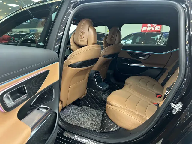 Mercedes-Benz E-Class — Фото автомобиля 6