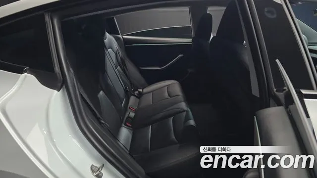 Tesla Model 3 — Фото автомобиля 17