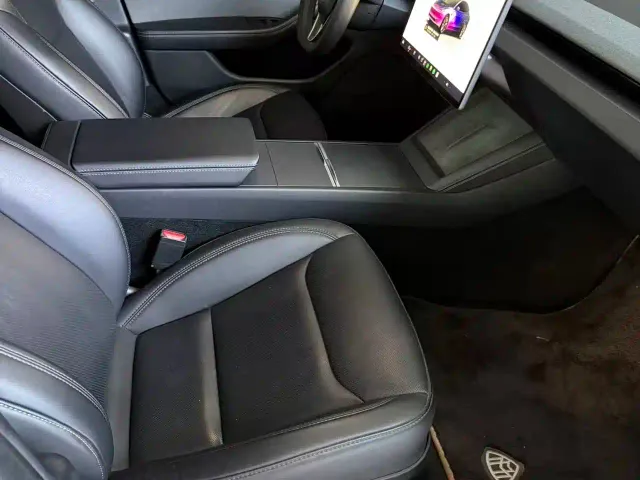 Tesla Model 3 — Фото автомобиля 4