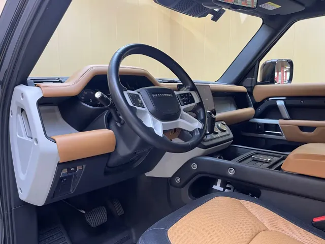 Land Rover Defender — Фото автомобиля 10
