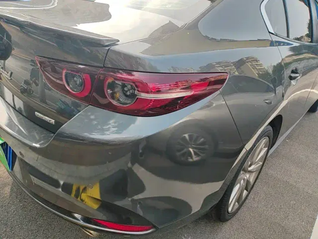 Mazda Axela — Фото автомобиля 7