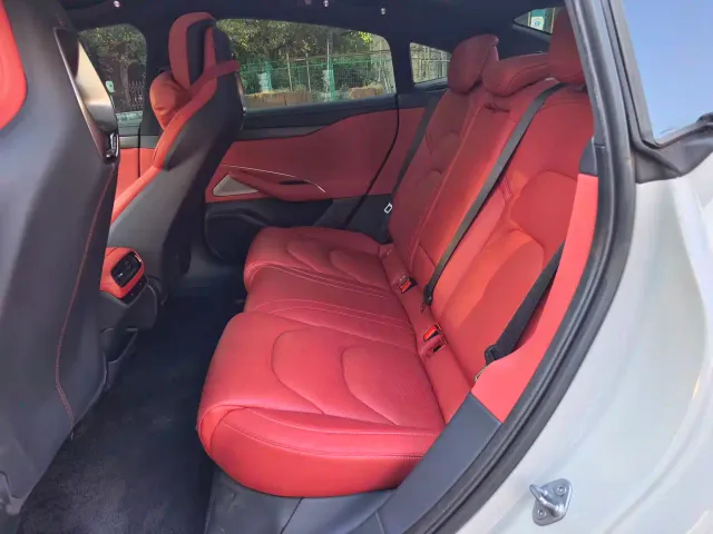 Xiaomi SU7 — Фото автомобиля 14