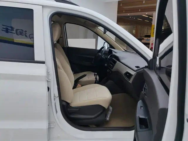 Wuling Hongguang — Фото автомобиля 8