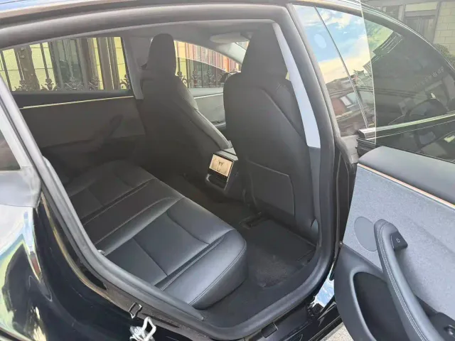 Tesla Model 3 — Фото автомобиля 8