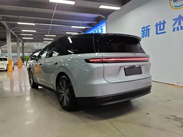 Li Auto Li i8 2025 Standard Edition — Фото автомобиля 17