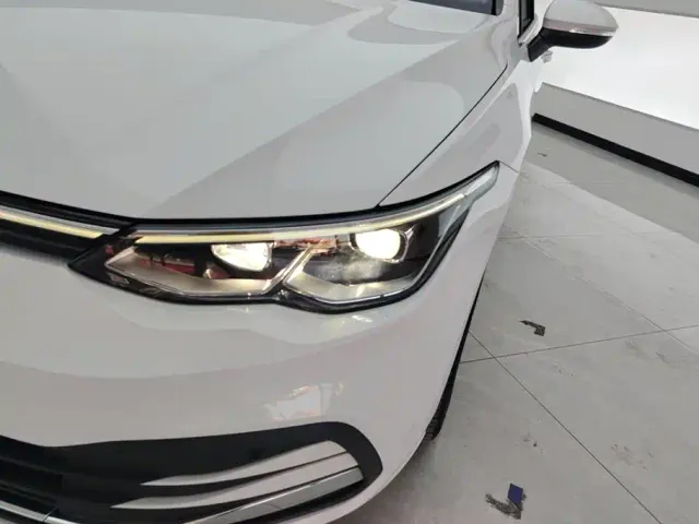 Volkswagen Golf — Фото автомобиля 5