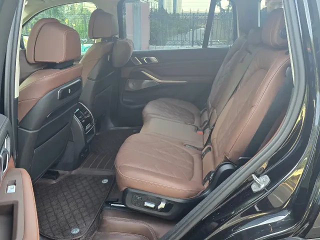 BMW X7 — Фото автомобиля 10