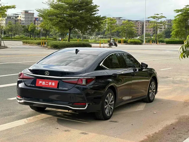 Lexus ES — Фото автомобиля 7