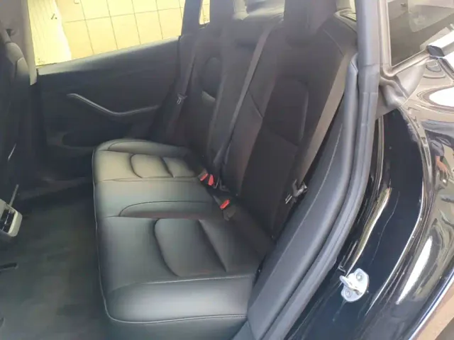 Tesla Model 3 — Фото автомобиля 16