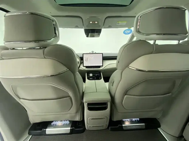 Volvo EM90 — Фото автомобиля 22