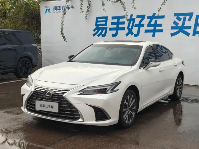 Фотография автомобиля — Lexus ES