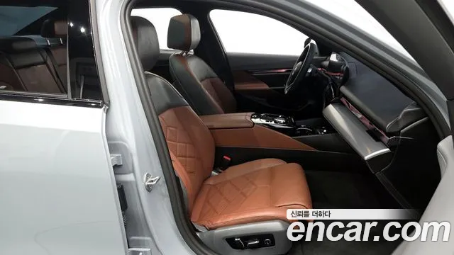BMW 5-Series 5 серия (G60) 530i xDrive M Sport — Фото автомобиля 25