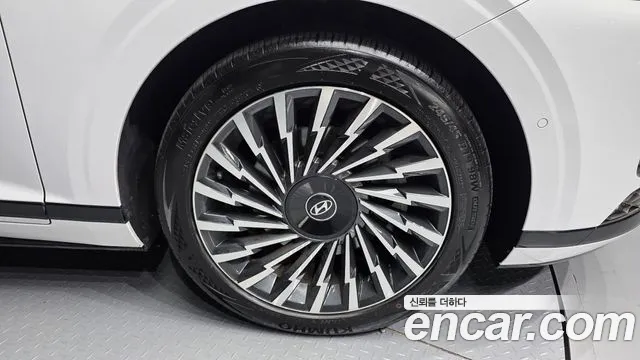 Hyundai Grandeur Grandeur (GN7) 2.5 Бензин 2WD — Фото автомобиля 16