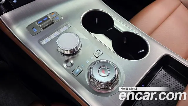 Genesis GV70 — Фото автомобиля 9