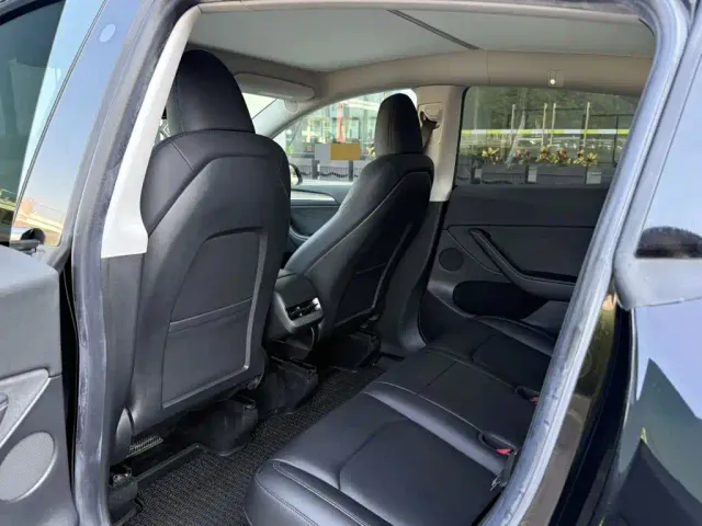 Tesla Model Y — Фото автомобиля 5