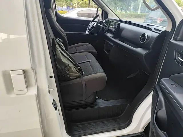 Ruichi New Energy EC75 — Фото автомобиля 24