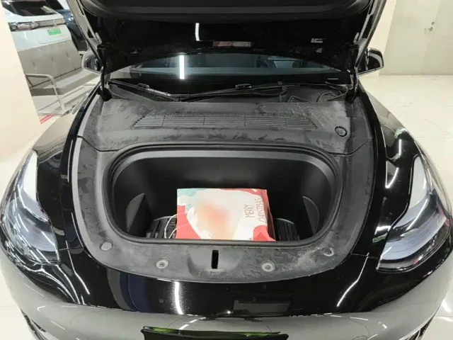 Tesla Model Y — Фото автомобиля 19
