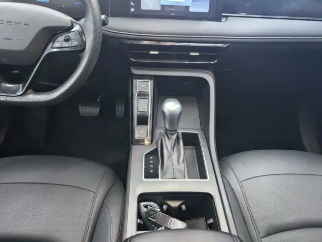 Roewe i5 — Фото автомобиля 16
