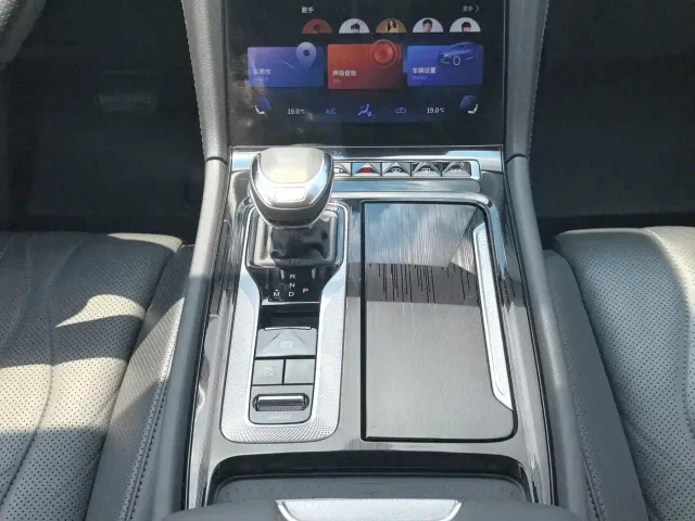 Hongqi H5 — Фото автомобиля 15