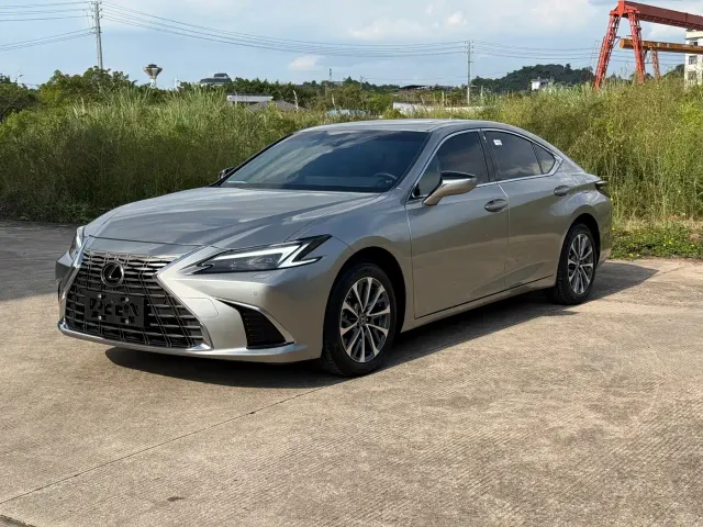 Lexus ES — Фото автомобиля 3