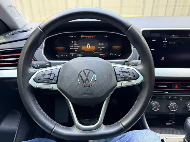 Volkswagen Lavida — Фото автомобиля 10